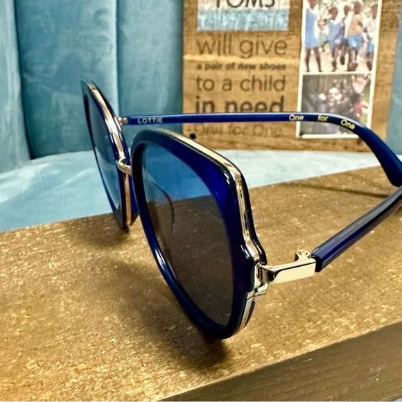 Brand New TOMS Blue “Lottie” Oversized Sunglasses - Picture 6 of 6